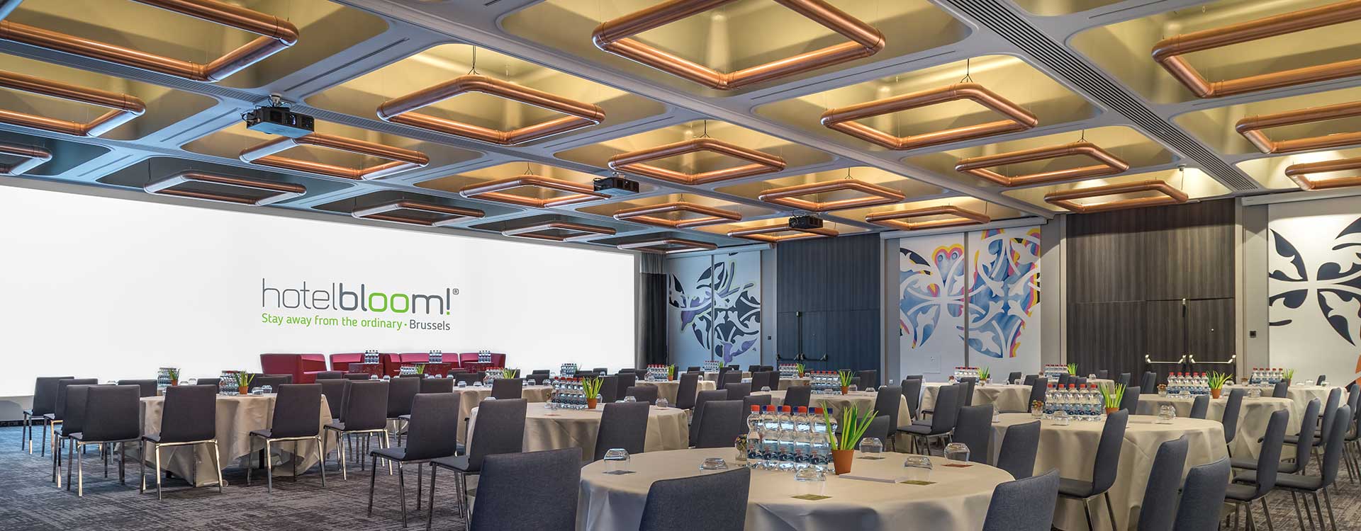 led uplighting chandeliers in hotel bloom, belgium